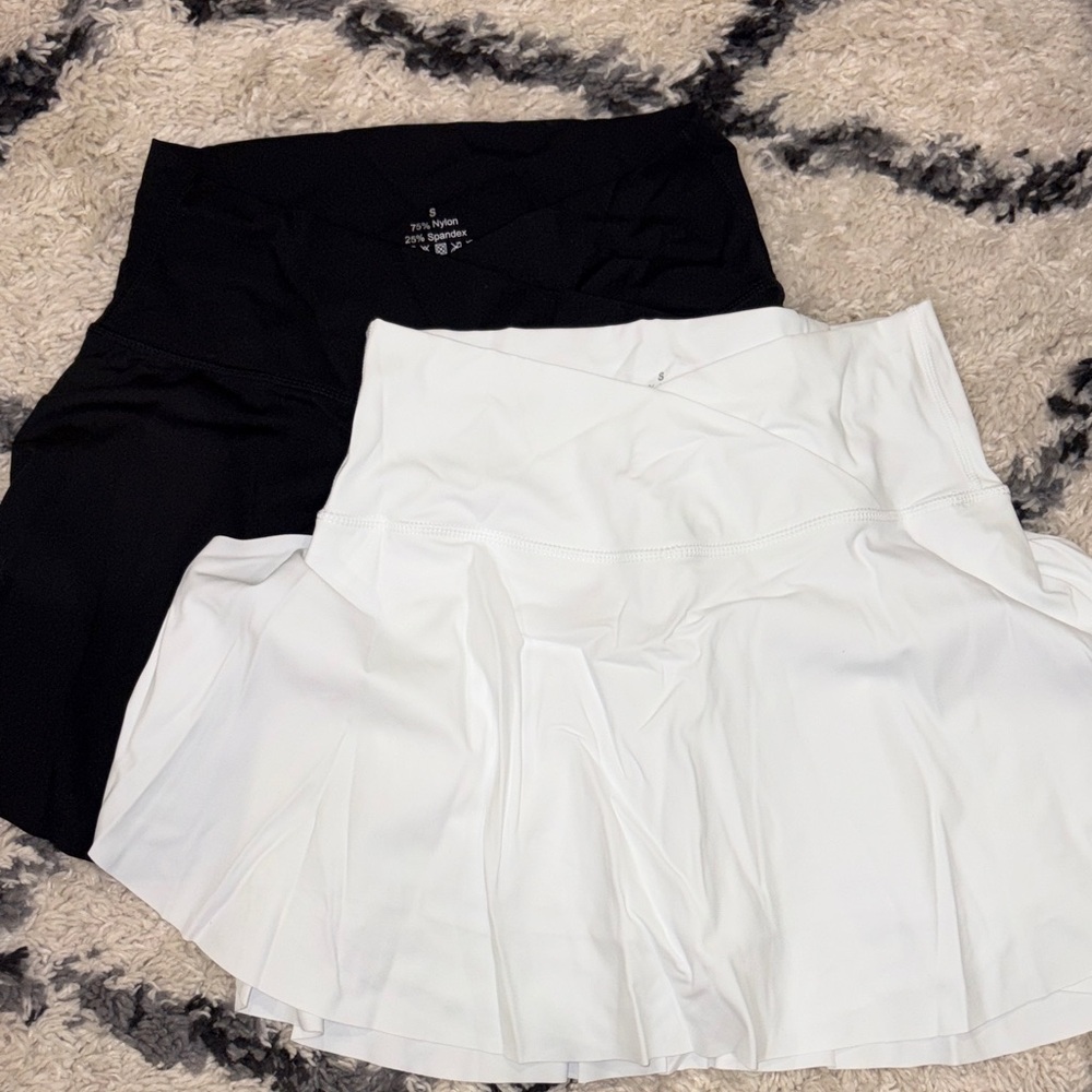 Women’s Athletic Tennis Skirts - White and Black